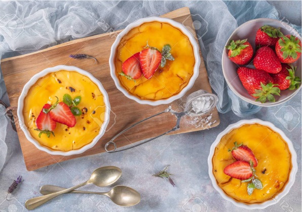 Velvety creamy pudding with fruit