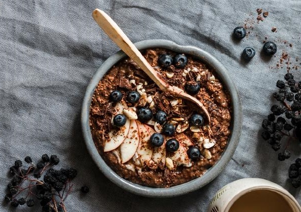 Chocolate-banana oatmeal